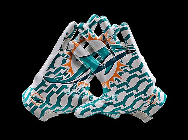 logo gloves 2