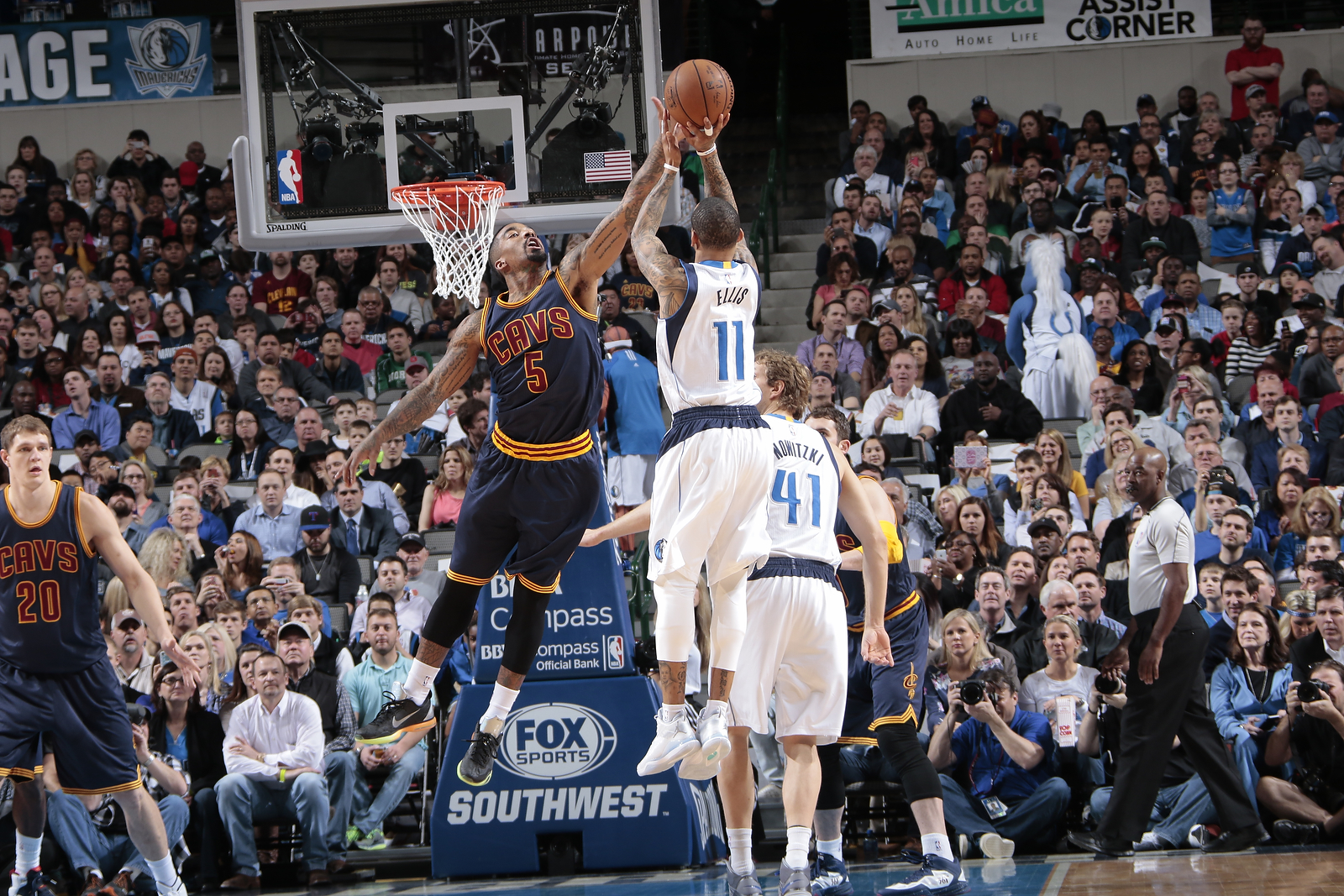 Cleveland Cavaliers v Dallas Mavericks